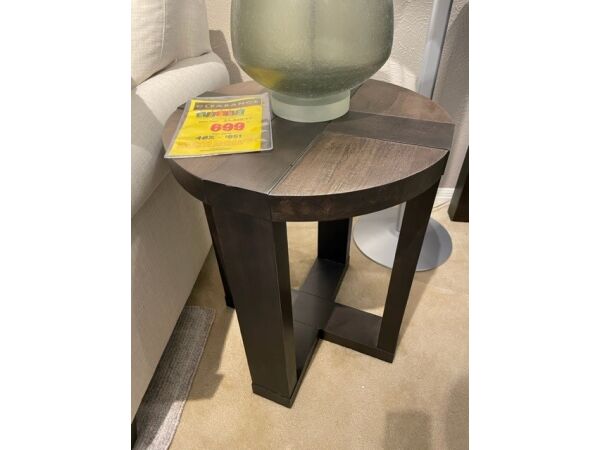 Bassett Benchmade Skyline Round End Table