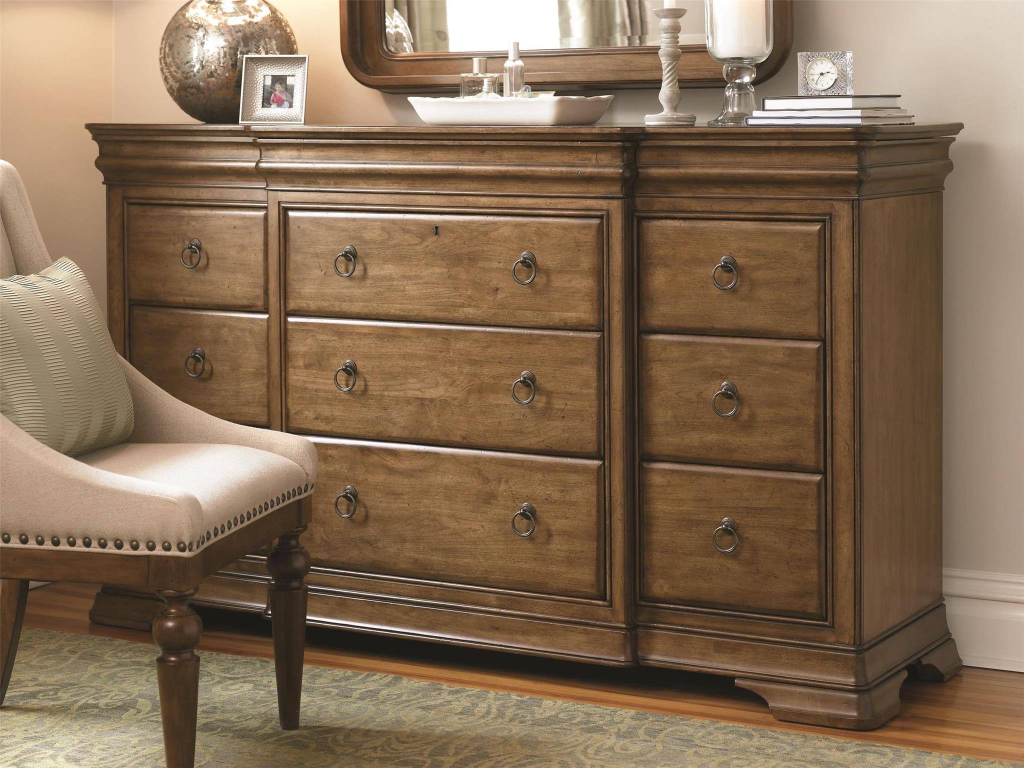 New Lou Dressing Chest