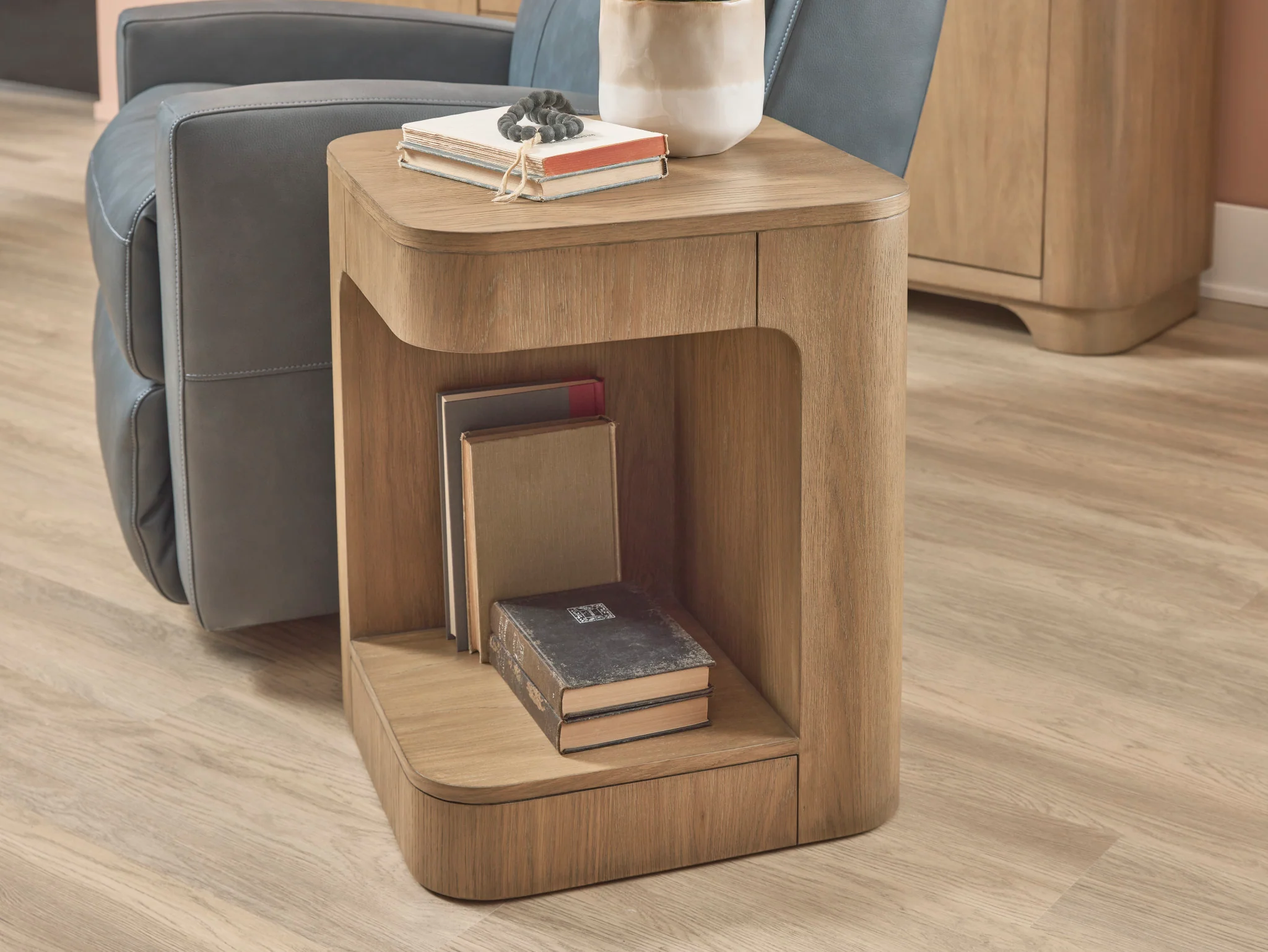 Flexsteel Normandy Chairside Table