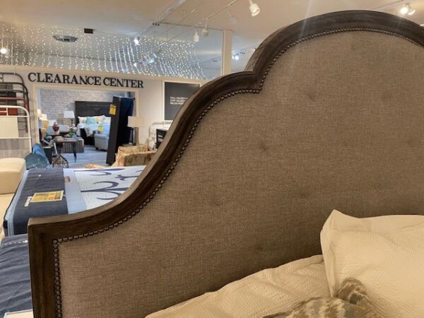 Bernhardt Canyon Ridge King Upholstered Bed - Image 4
